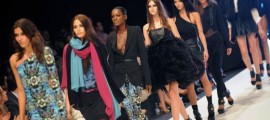 Desfile de solidaridad con las mujeres con cáncer de seno