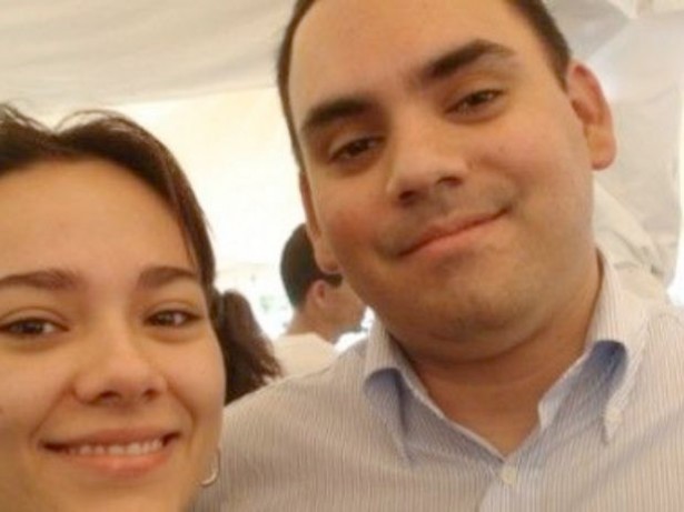 El concejal Julio Vélez dijo a las autoridades que su joven esposa de 21 años se había suicidado, sin embargo, un examen de medicina legal desvirtuó la versión.