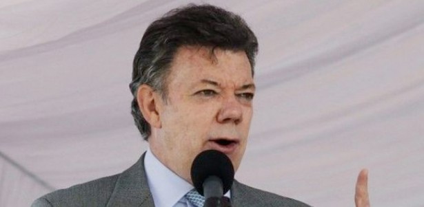 ‘Revolcón’ ministerial de Santos enciende debate en Twitter