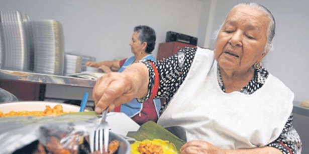 Josefina Muñoz de Bonilla, cocinera tradicional, protagonista de un libro.