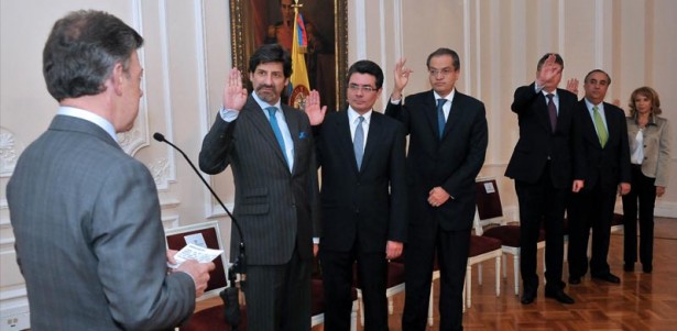 Posesión de los nuevos ministros del Interior, Hacienda, Minas, Salud, Ambiente y Transporte.