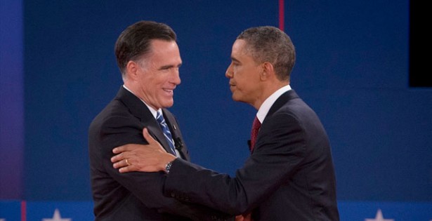 Los votantes blancos apoyan a Romney; las minorías a Obama